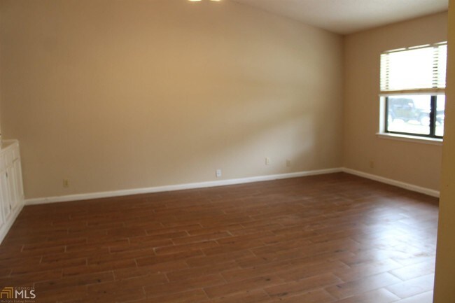 Building Photo - 413 Sunnyside Dr