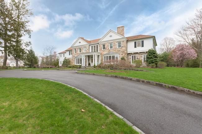 Building Photo - 300 Brookside Rd