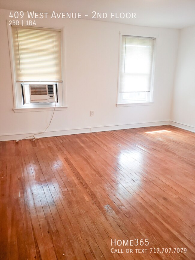 Building Photo - 2 Bedroom 1 Bathroom 2nd Floor Unit!