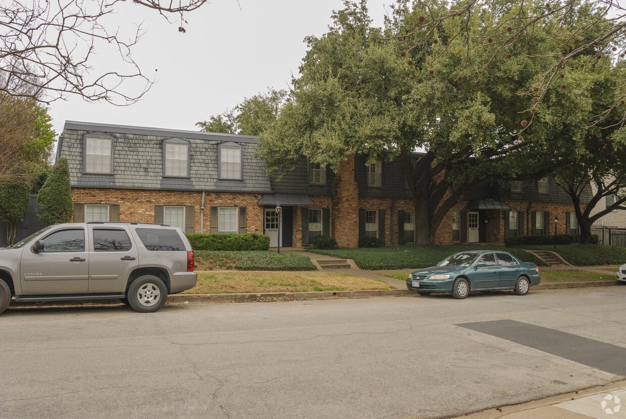 Building Photo - 4040 Travis St