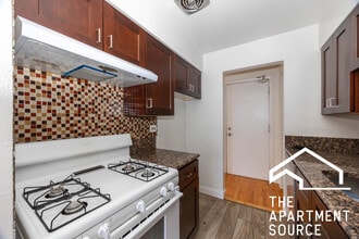 Building Photo - 3710 N Pine Grove Ave