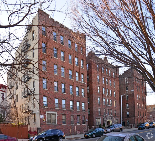 Building Photo - 6623 Ridge Blvd