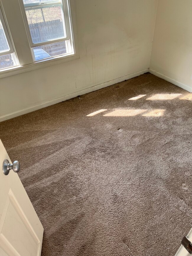 Building Photo - 127 College Pl - Utilities Included