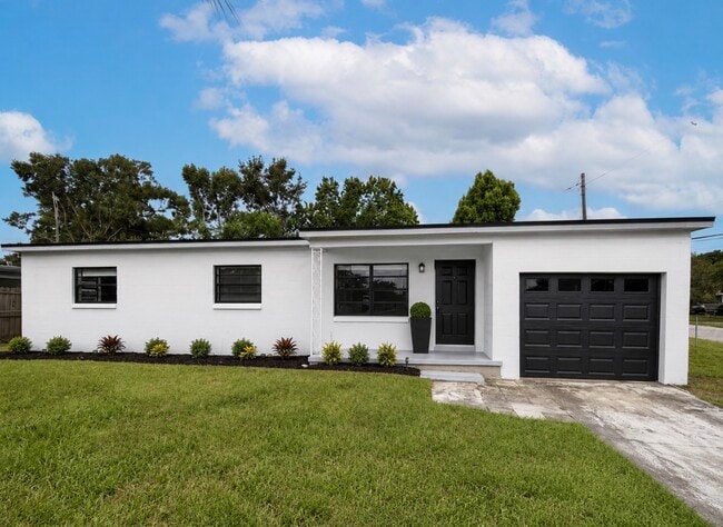 Building Photo - 702 S Solandra Dr
