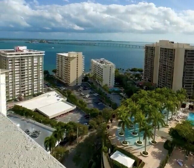 Building Photo - 185 SE 14th Terrace