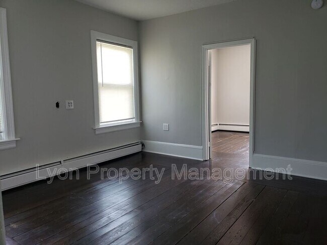 Foto del edificio - 107-109-109 Burgess Ave