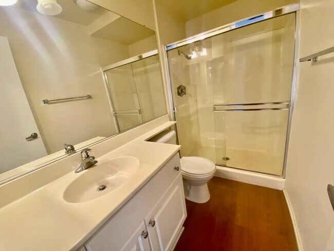 Foto del edificio - 2 Bedroom Condo Near SDSU with Parking and...