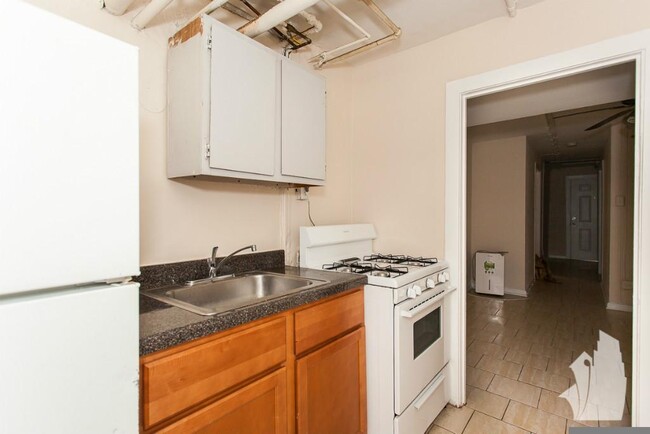 Building Photo - 2876 N Clark St