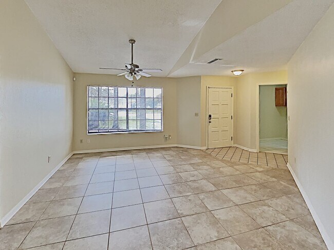 Building Photo - 580 Fairhaven St