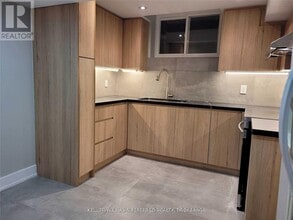 Building Photo - 920 Stonehaven Ave