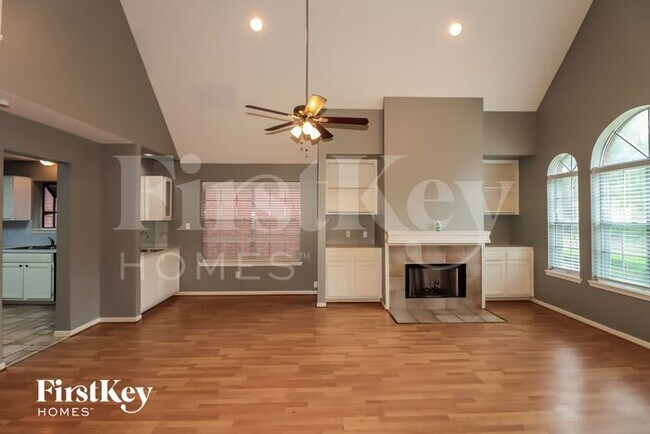 Building Photo - 3225 Continental Dr