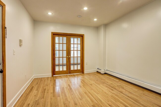Foto del edificio - 826 Grand St