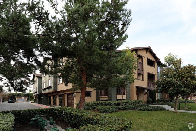 Building Photo - Monarch Pointe Apartments