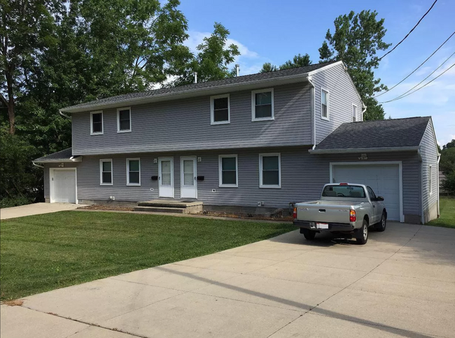 Duplex unit on the right side - 539 E School St