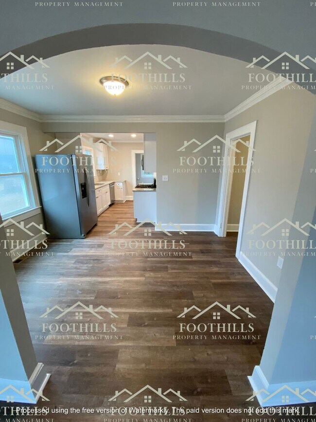 Building Photo - Charming 3BR/1BA Haven with Fireplace, New...