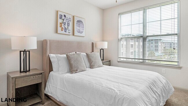 Foto del edificio - 5885 Lakehurst Dr