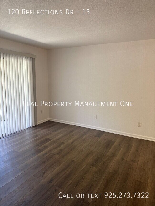 Foto del edificio - 120 Reflections Dr