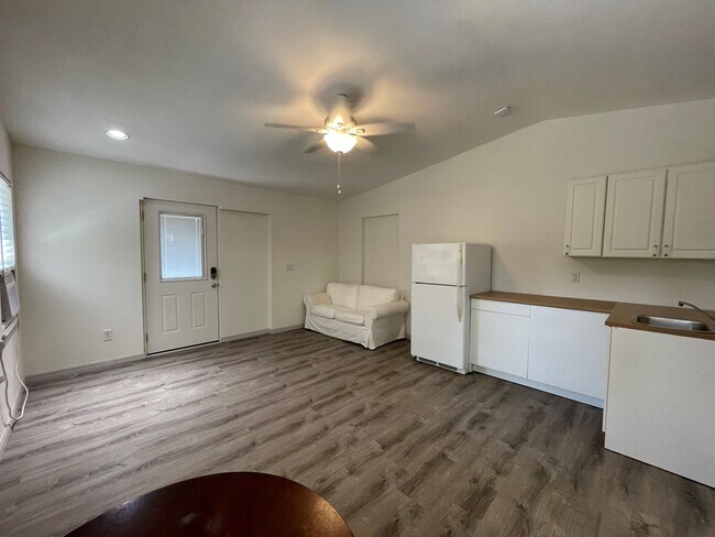 Building Photo - 7034 Delora Dr