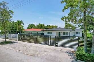 Building Photo - 1241 NW 25th St