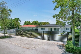 Building Photo - 1243 NW 25th St