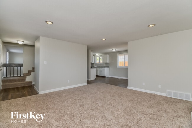 Building Photo - 2213 Moccassin Dr