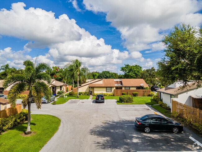 Building Photo - Foxwood Estates