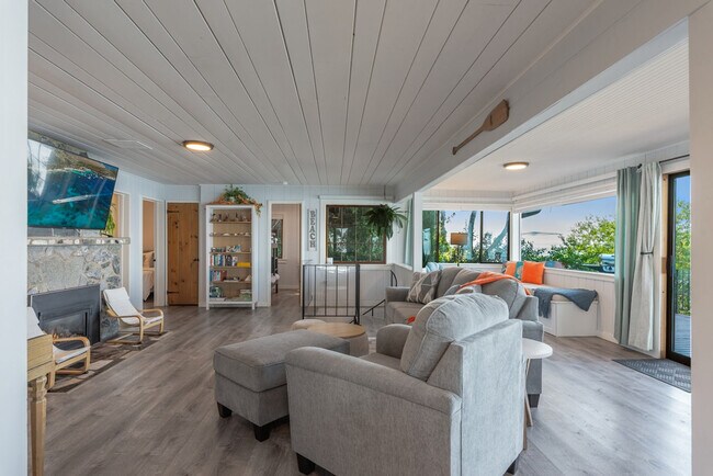 Foto del edificio - 2038 S Breezy Point Rd