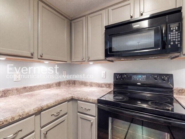 Building Photo - 3-Bed/3-Bath Townhome/Available Soon!