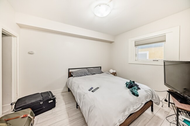 Building Photo - 1-4005-9 9 St SE