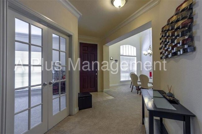 Foto del edificio - 10318 Lakebreeze Rd