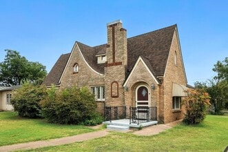 Building Photo - 1781 University Blvd