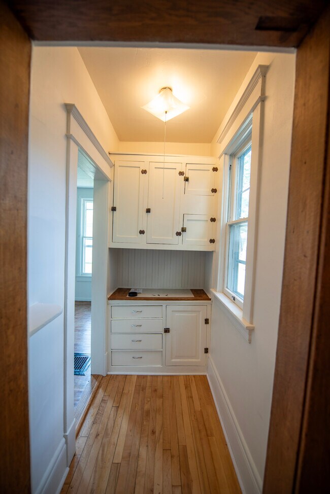 Foto del edificio - 1869 Carroll Ave