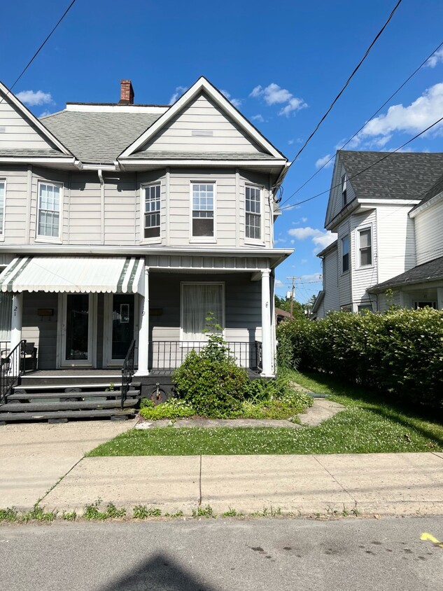 Primary Photo - 19 Fulton St