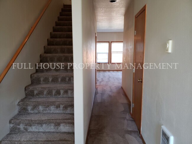 Building Photo - 4122 - 4124SouthE
