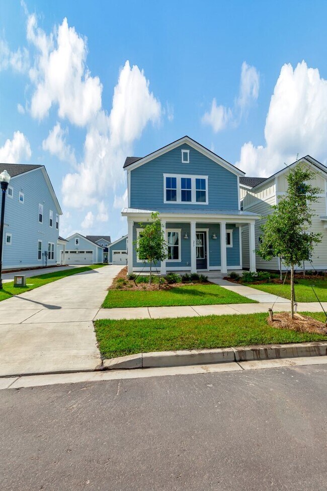 Foto del edificio - "Resort-Style Living Begins Right at Your ...