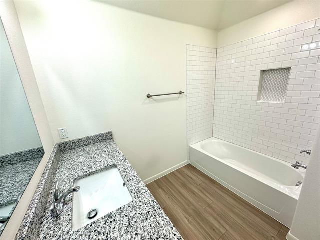 Foto del edificio - 4910 Dry Creek Rd