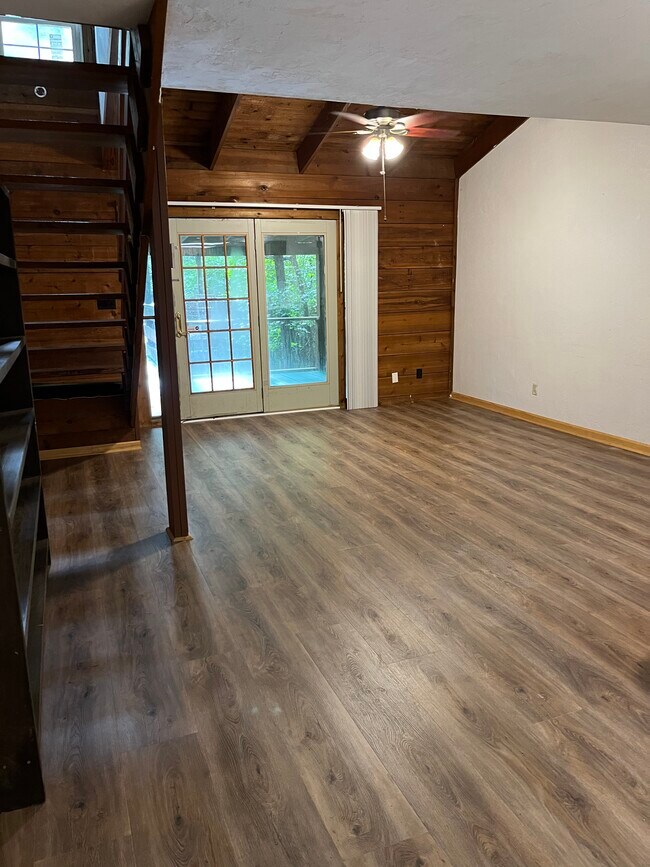 Building Photo - 1304 Rumba Ln