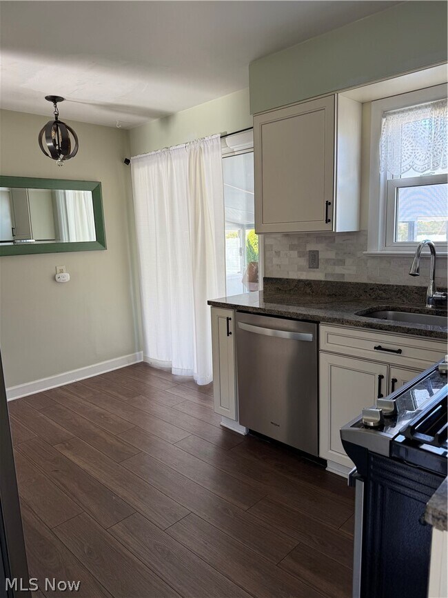 Foto del edificio - 30401 Mildred Ave