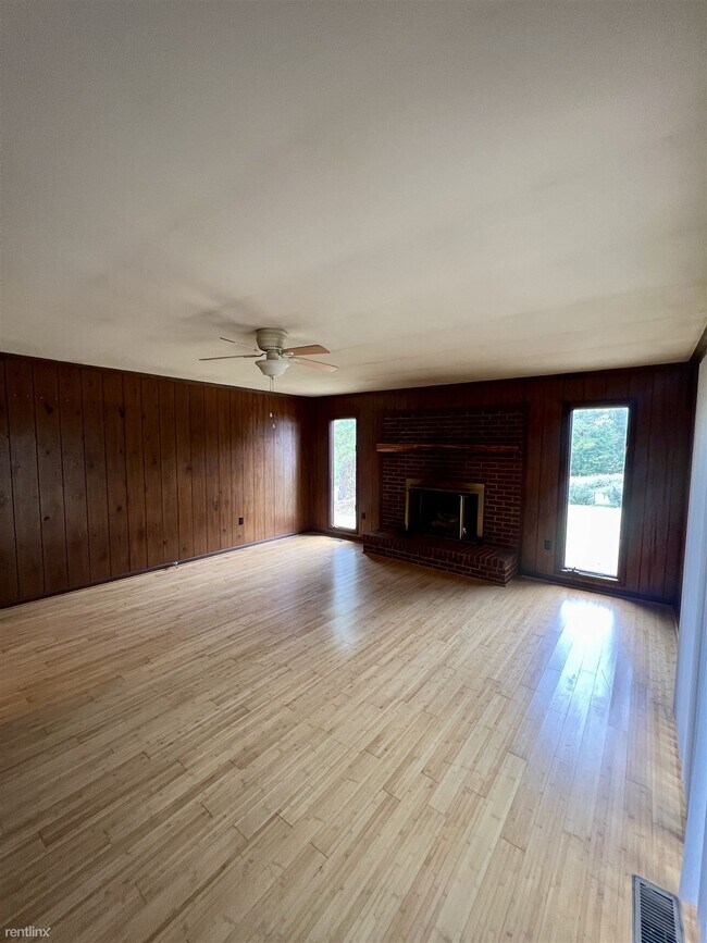 Building Photo - 3 br, 1 bath House - 629 Rand Rd