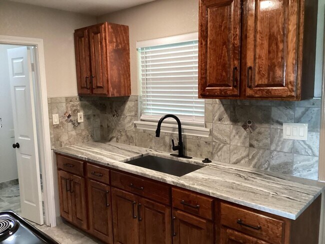 Foto del edificio - 1903 Harris Ave