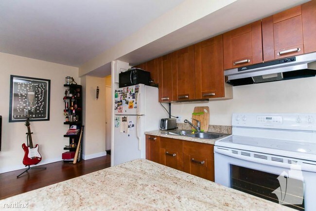Building Photo - 1 br, 1 bath Apartment - 4998 N Marine Drive