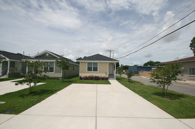 Building Photo - 1700 Huey P Long Ave