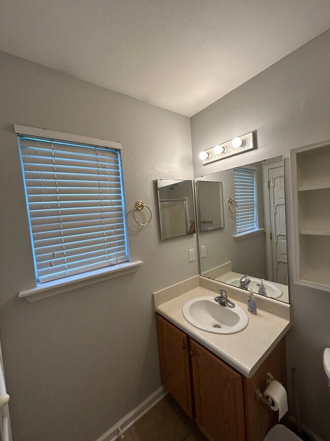 Foto del edificio - 2738 W Tharpe St