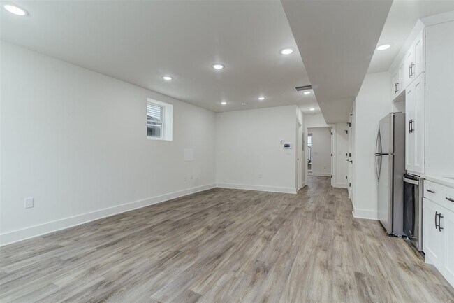 Building Photo - 29 Gardner Ave