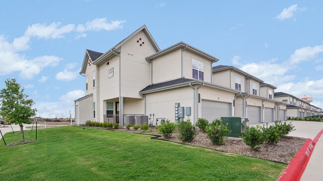 Building Photo - Village at Lexington Ranch