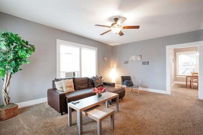 Building Photo - 2705 Truxillo St