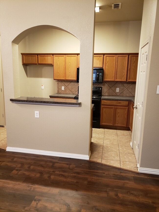Building Photo - 816 Bur Oak Dr
