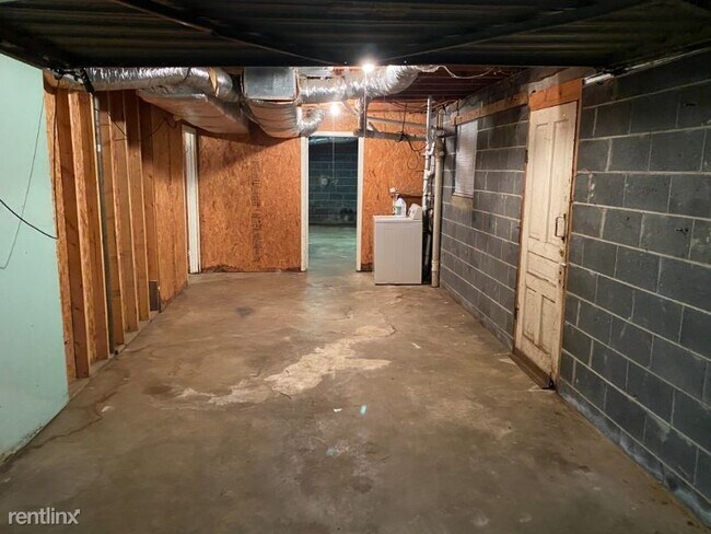 Building Photo - 3 br, 1.5 bath House - 63 Crabtree Rd