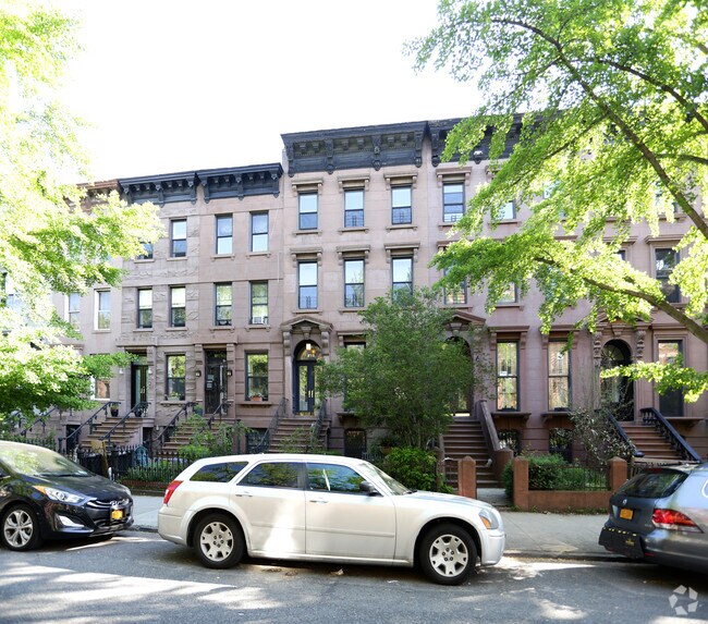 Building Photo - 375 Union St