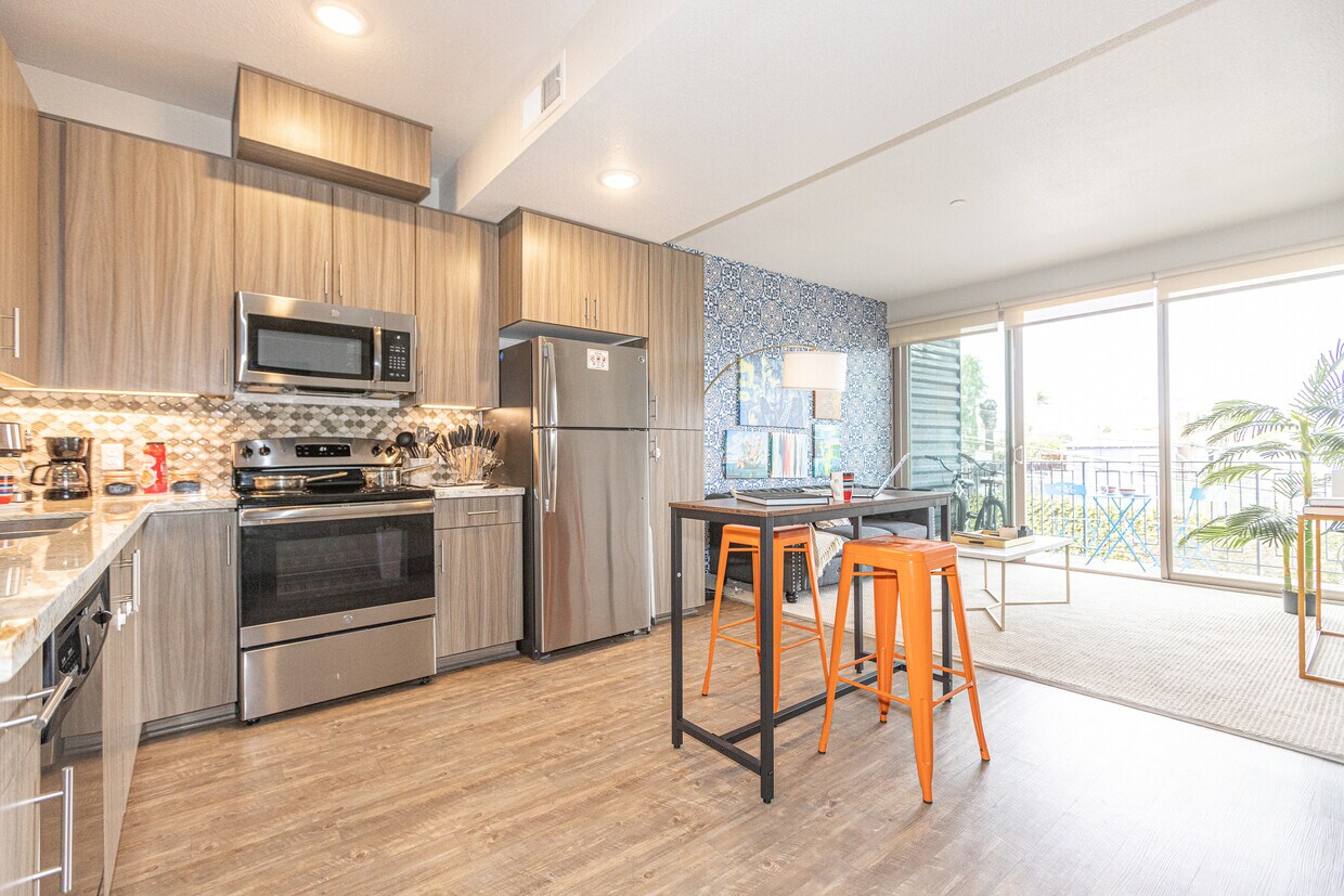 Foto principal - 1110 E 8th St